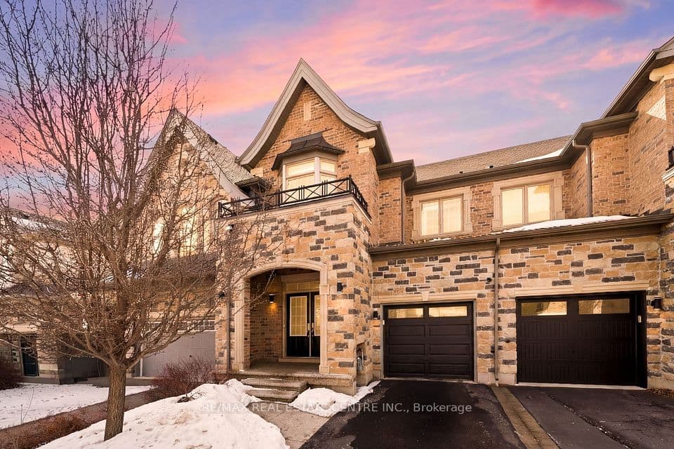 Townhomes for Sale in Oakville