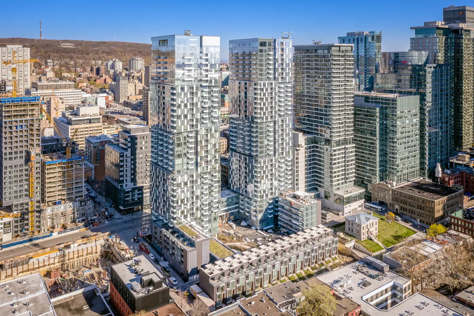 YUL Centre-ville Condos - Montreal