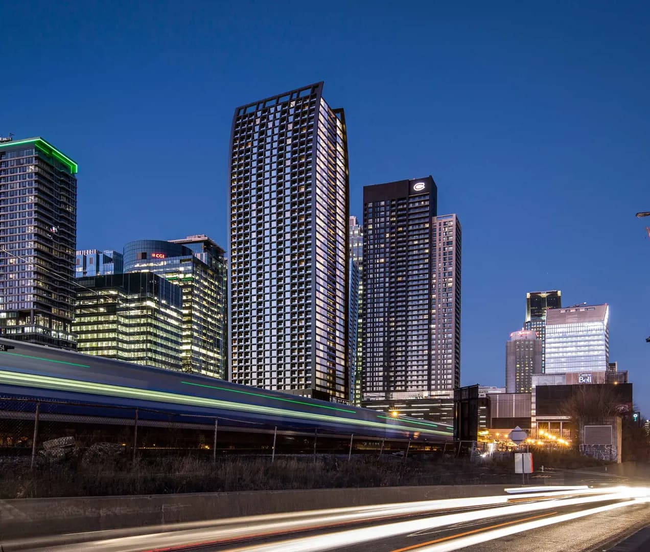 CentraCondos, 1000 de la Montagne - View 6