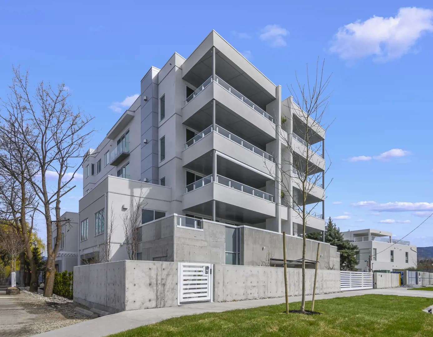 4071 Lakeshore Condos